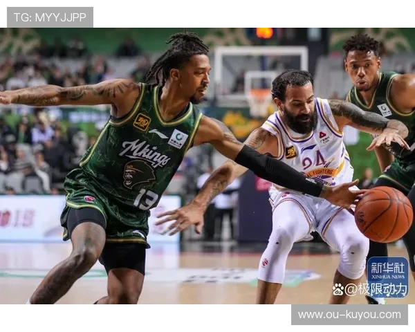 CBA赛场激战：球队对抗升级，明星球员争锋引爆全场热潮